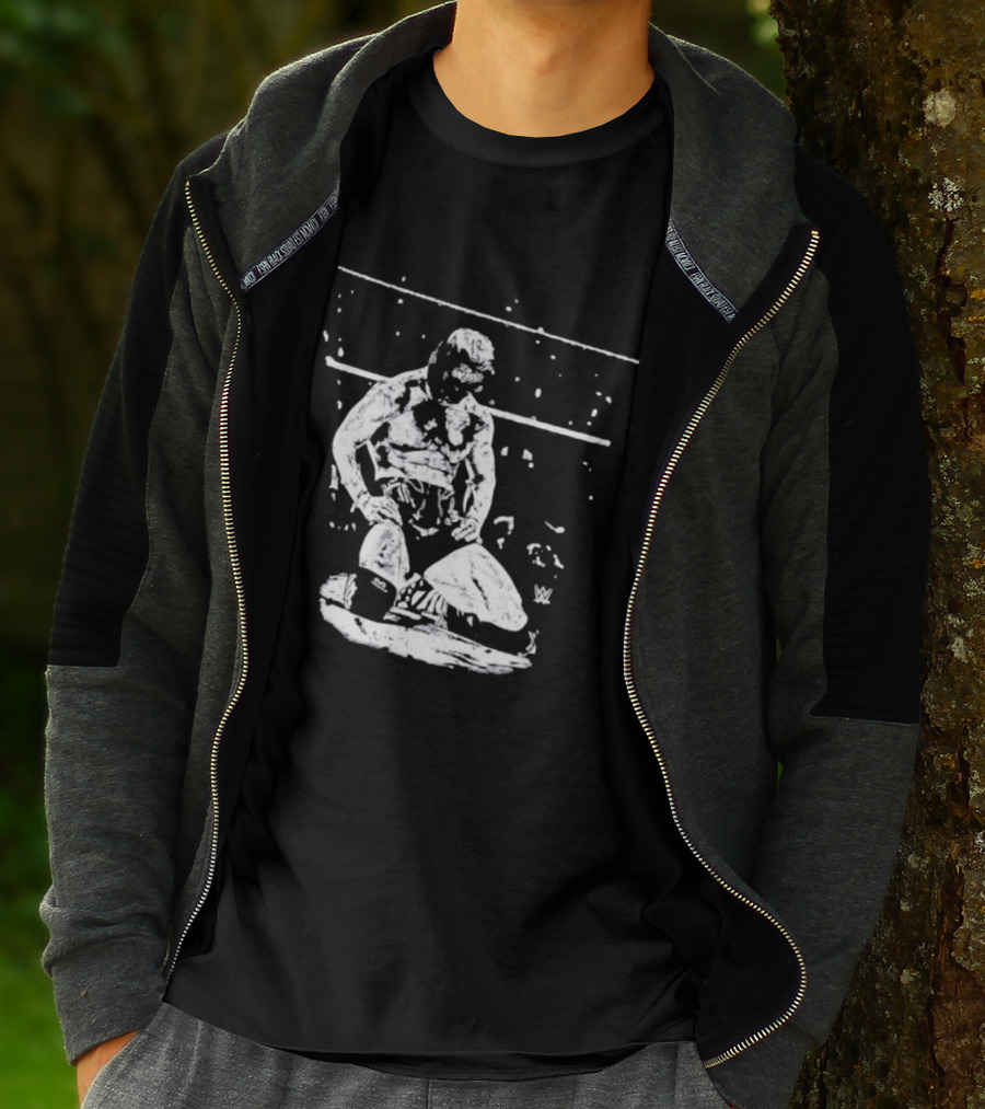 Rey Mysterio WWE Kneeling Pose Iconic Wrestler Image T-Shirt