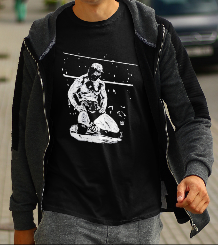 Rey Mysterio WWE Kneeling Pose Iconic Wrestler Image T-Shirt