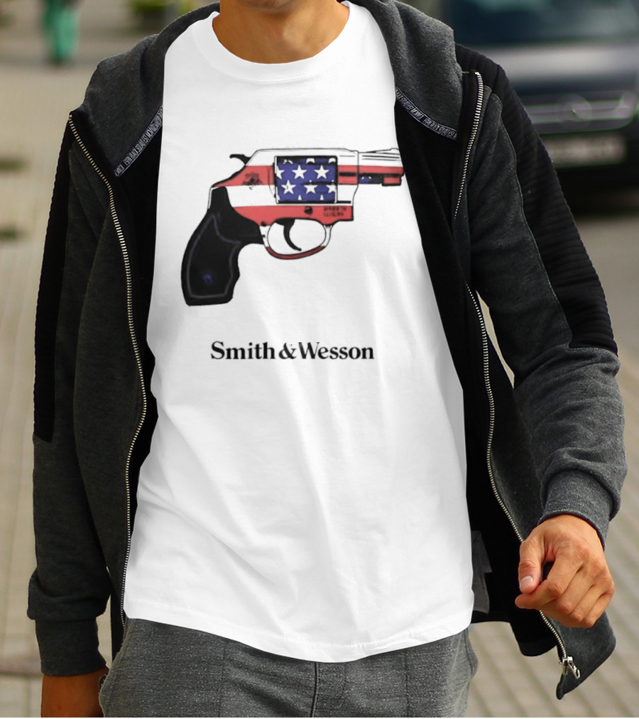 Smith And Wesson American Flag Revolver Firearm T-Shirt