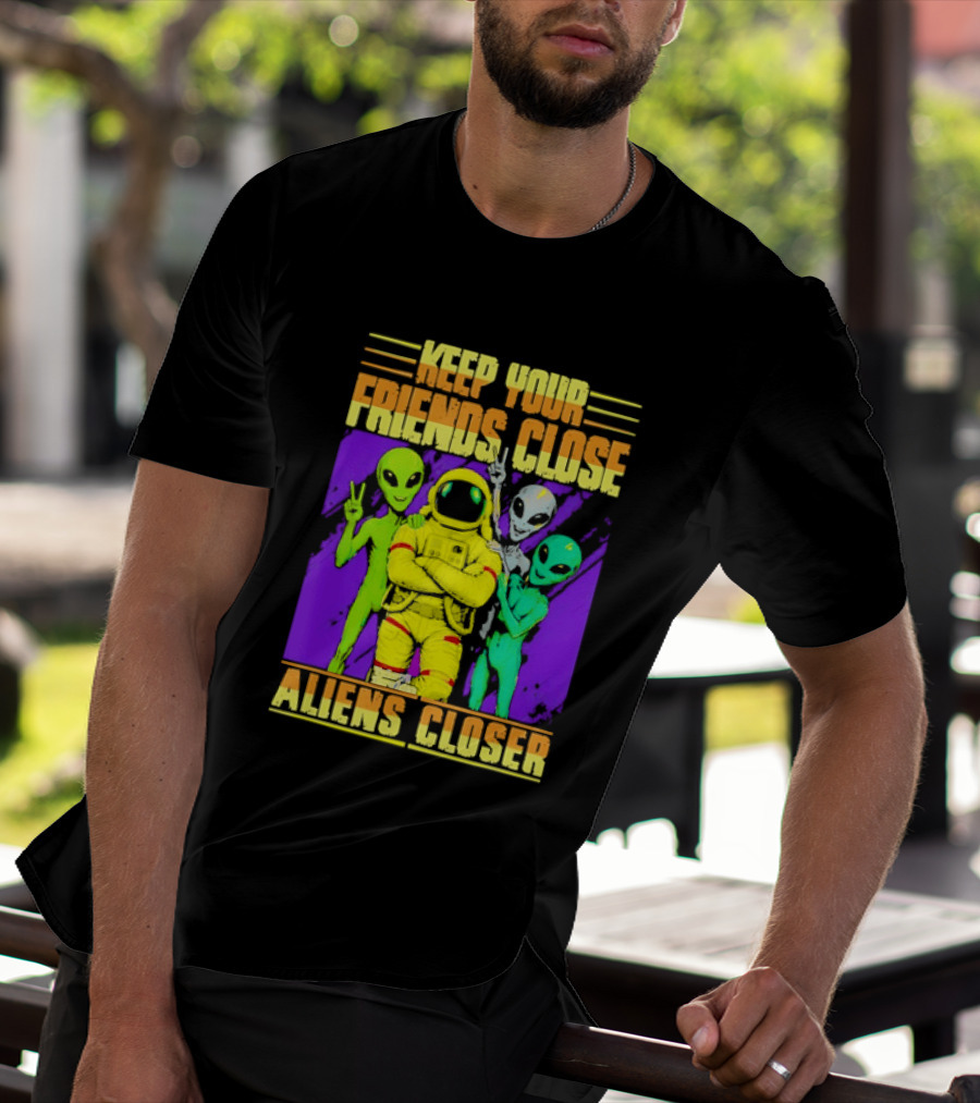 Keep Your Friends Close Aliens Closer Astronaut With Alien Friends T-Shirt