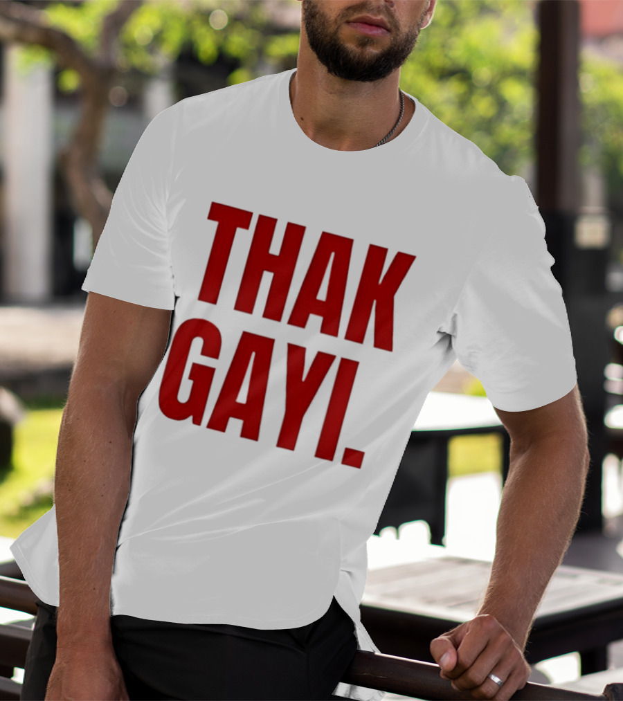 Thak Gayi Hindi Tired Exhausted Text Bold Red T-Shirt