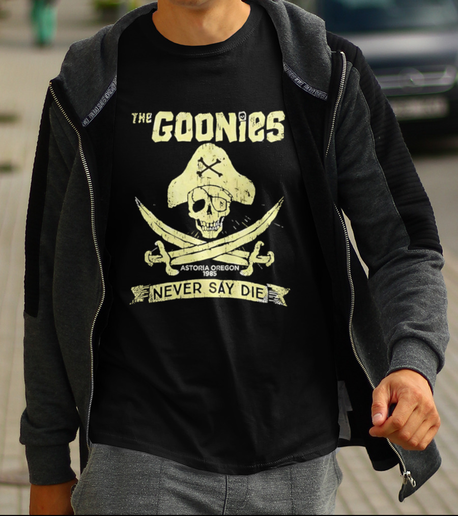 The Goonies Never Say Die Astoria Oregon 1985 Skull Pirate T-Shirt