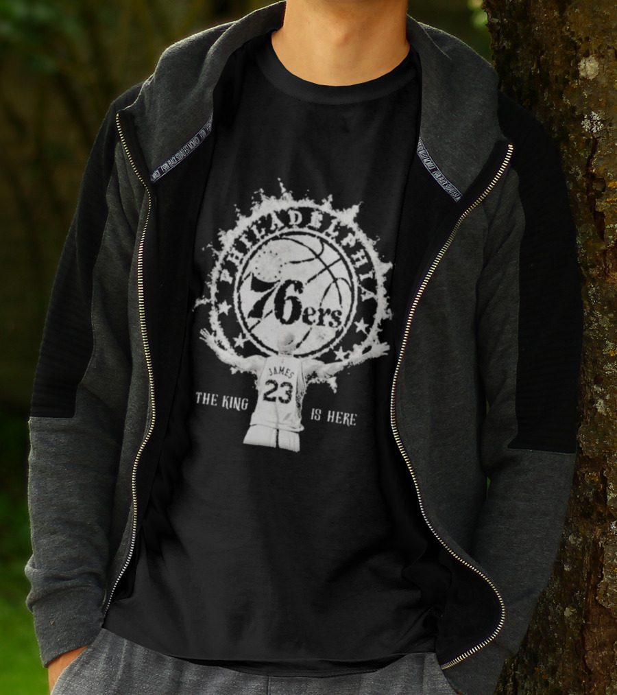 LeBron Philly 76ers The King Is Here 23 T-Shirt