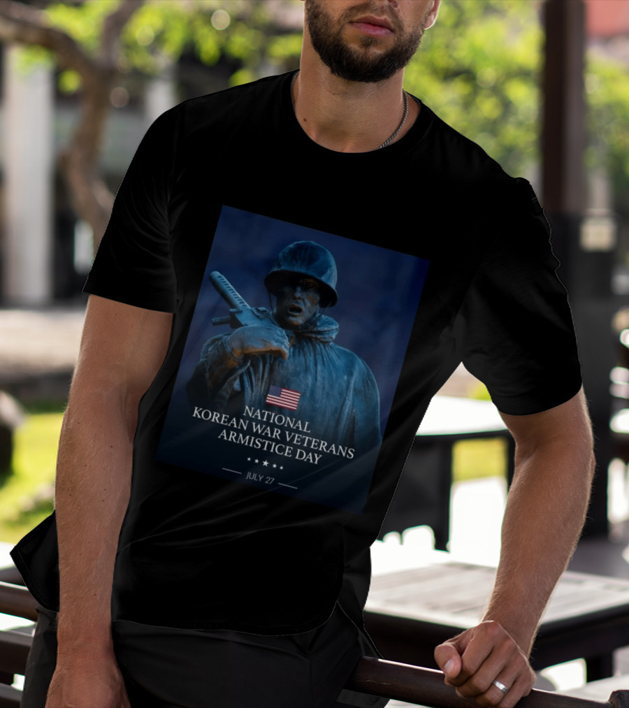 National Korean War Veterans Armistice Day July 27 Soldier Statue Display With American Flag T-Shirt