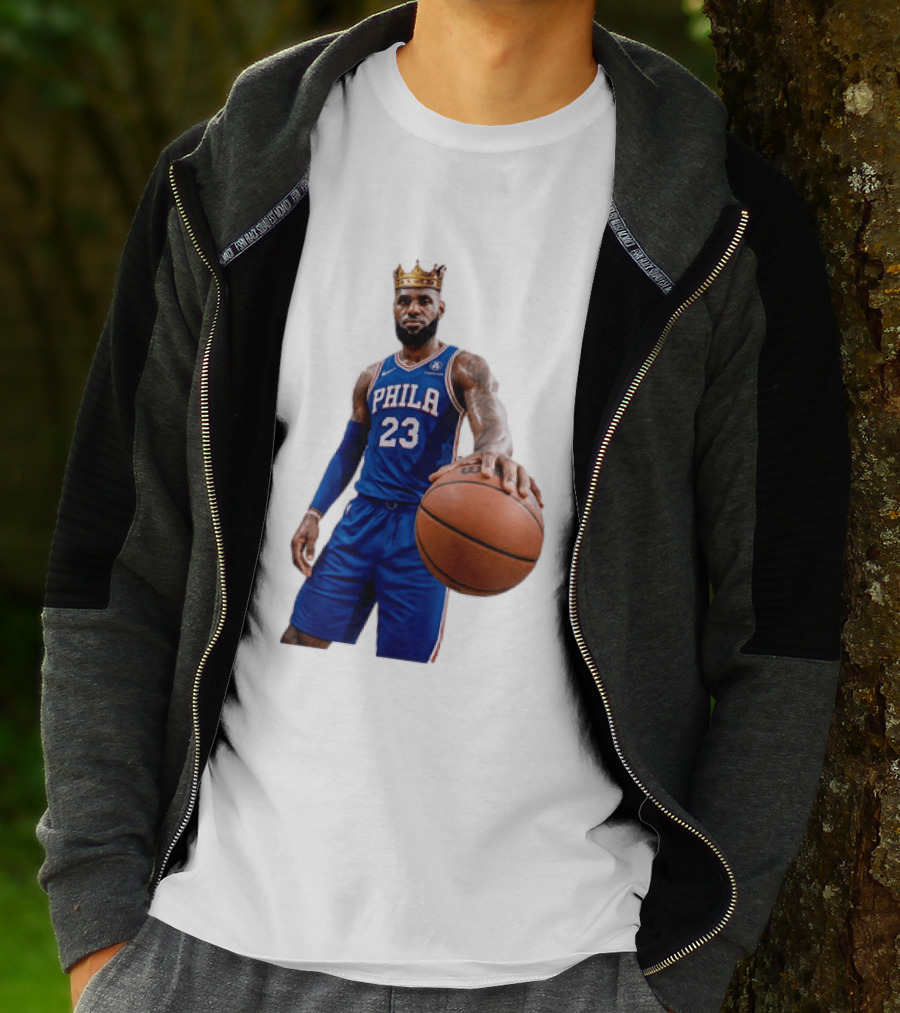 LeBron James King Crown Dribbling Philadelphia 76ers Basketball Player 23 Phila T-Shirt