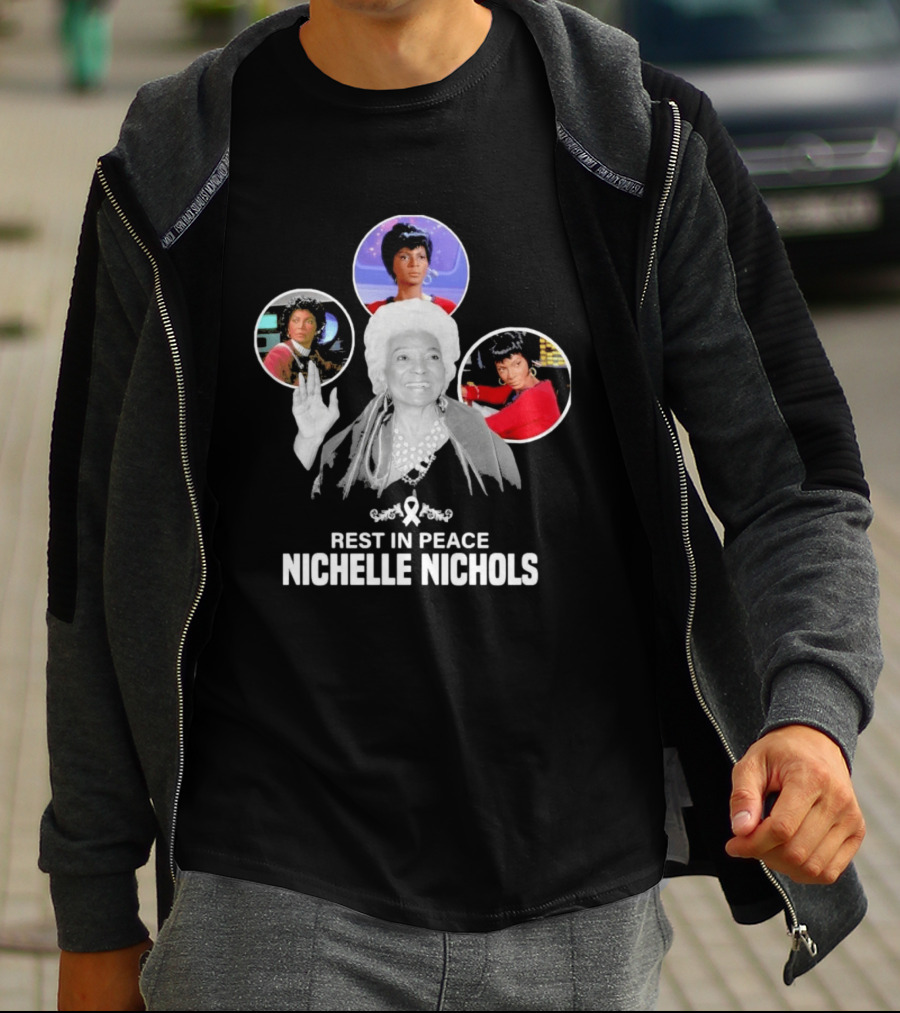 Rest In Peace Nichelle Nichols Star Trek Tribute Spock Hand Salute T-Shirt
