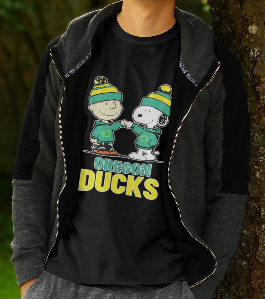Charlie Brown Snoopy Fist Bump Oregon Ducks Fan Gear T-Shirt
