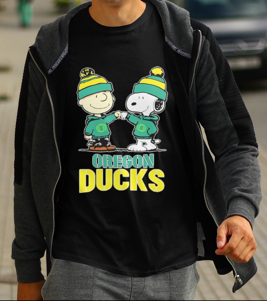 Charlie Brown Snoopy Fist Bump Oregon Ducks Fan Gear T-Shirt