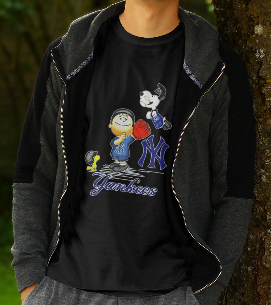 Snoopy Woodstock New York Yankees Peanuts Characters Baseball Fan T-Shirt