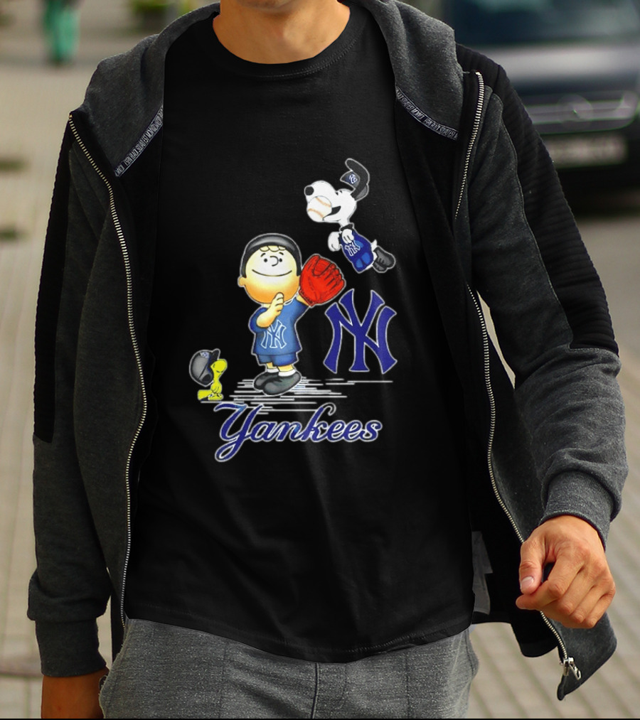 Snoopy Woodstock New York Yankees Peanuts Characters Baseball Fan T-Shirt