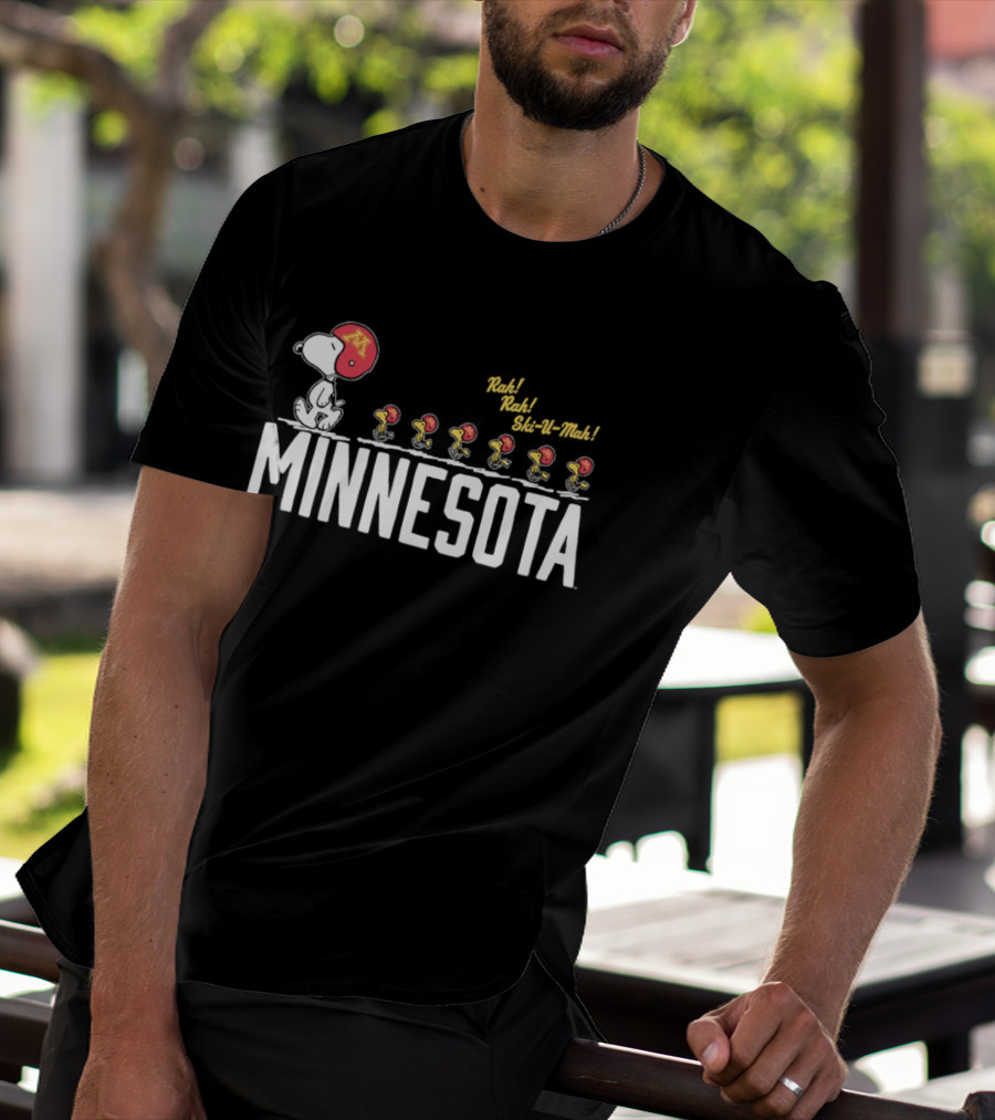 Peanuts Snoopy Minnesota Golden Gophers Ski U Mah Football Team T-Shirt