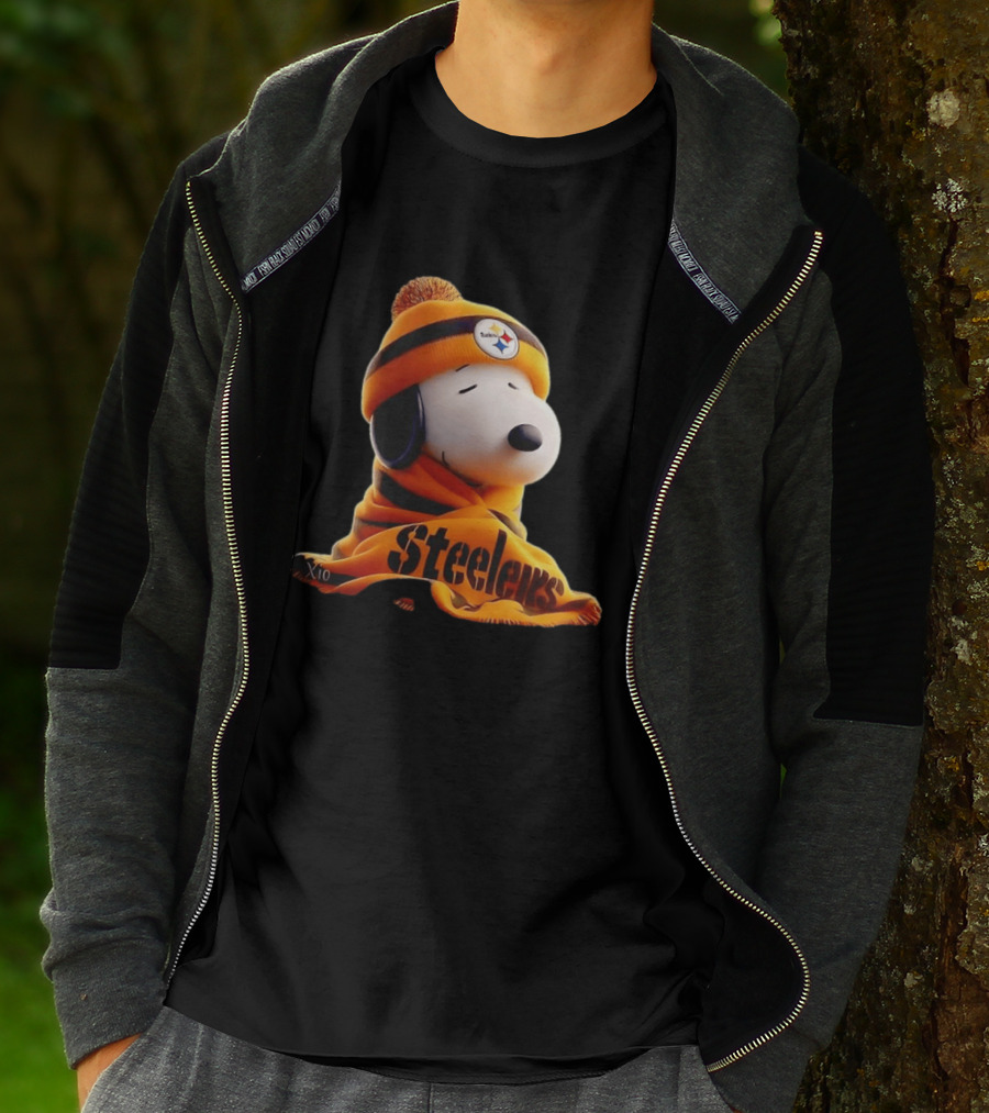 Snoopy Steelers Winter Hat And Scarf T-Shirt