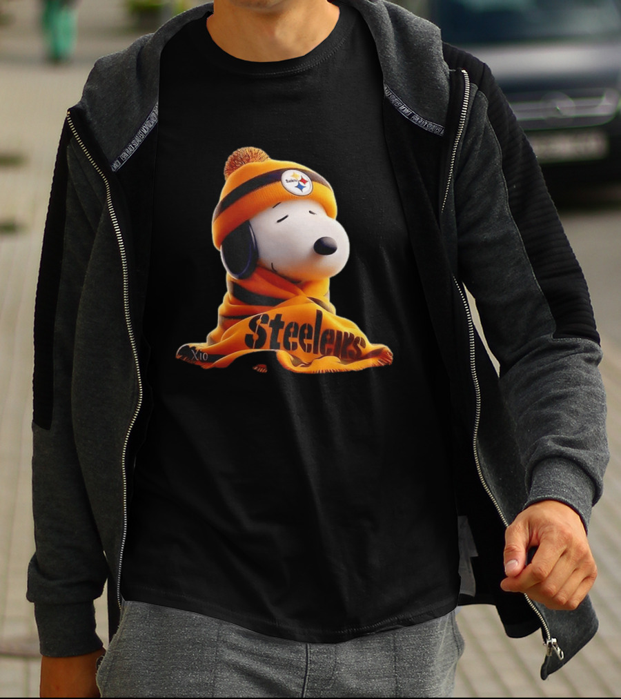 Snoopy Steelers Winter Hat And Scarf T-Shirt