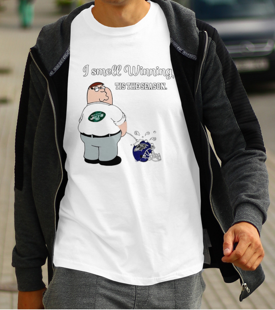 Peter Griffin New York Jets I Smell Winning Tis The Season Peeing On Baltimore Ravens Helmet T-Shirt