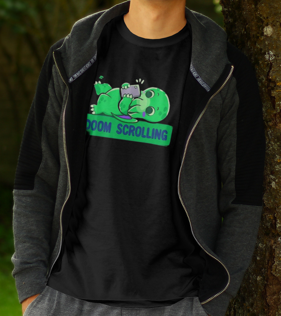Doom Scrolling Cthulhu Lovecraft Monster With Smartphone T-Shirt