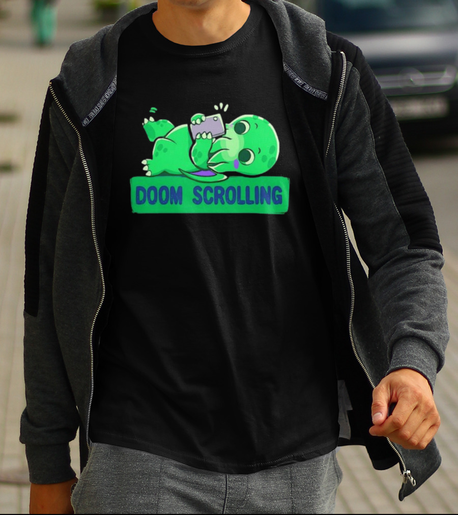 Doom Scrolling Cthulhu Lovecraft Monster With Smartphone T-Shirt
