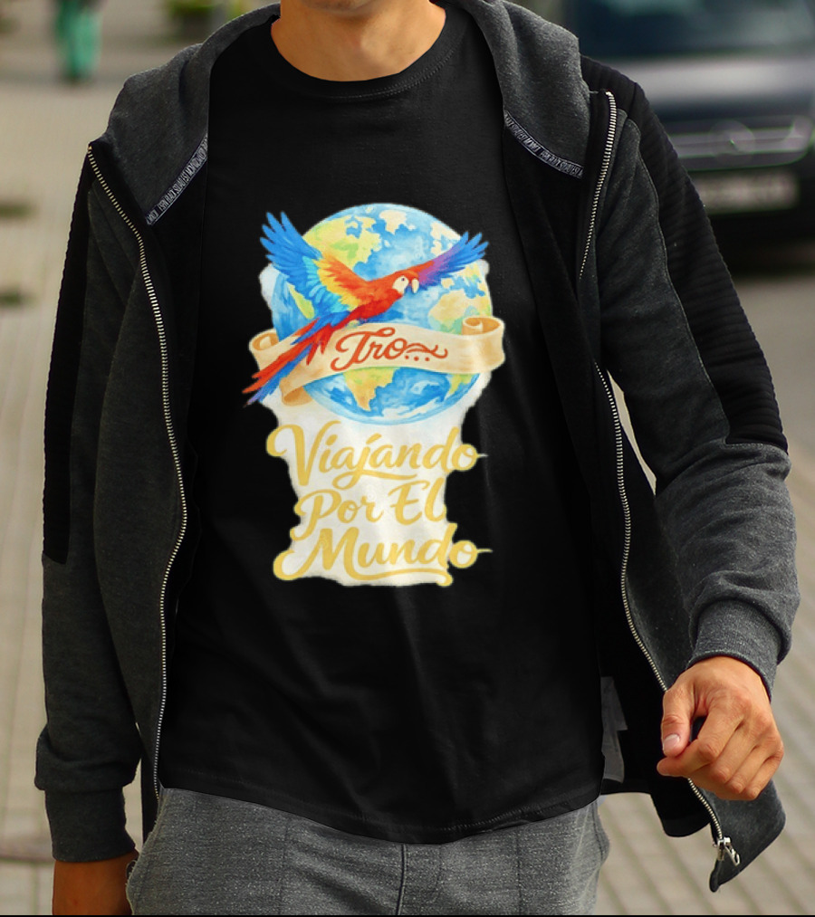 Tro Macaw Flying Across Globe Viaje Por El Mundo T-Shirt