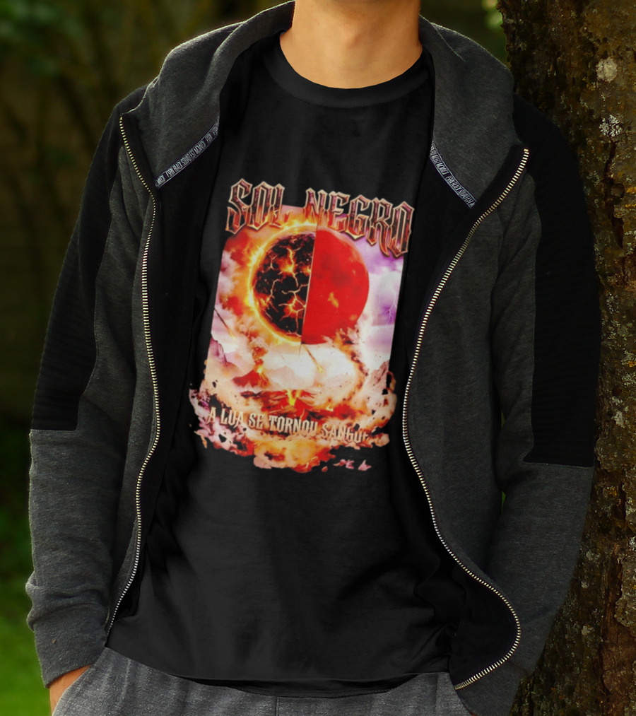 Sol Negro A Lua Se Tornou Sangue Eruptive Cosmic Phenomenon T-Shirt