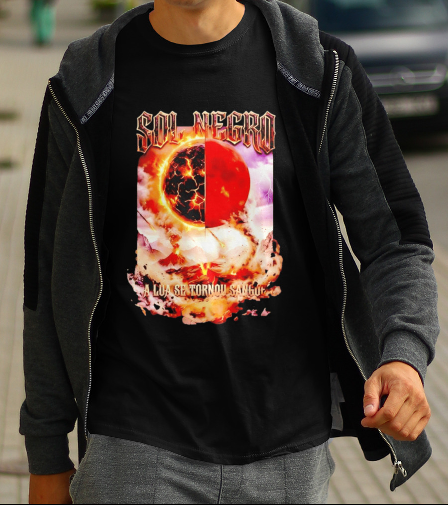 Sol Negro A Lua Se Tornou Sangue Eruptive Cosmic Phenomenon T-Shirt