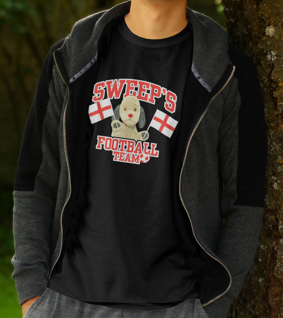 Sweep's Football Team Puppet Children's TV England Flags T-Shirt