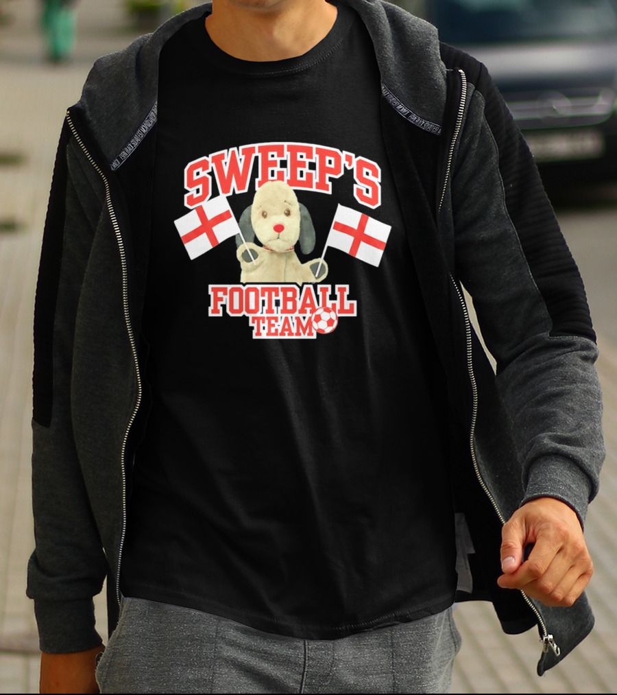 Sweep's Football Team Puppet Children's TV England Flags T-Shirt