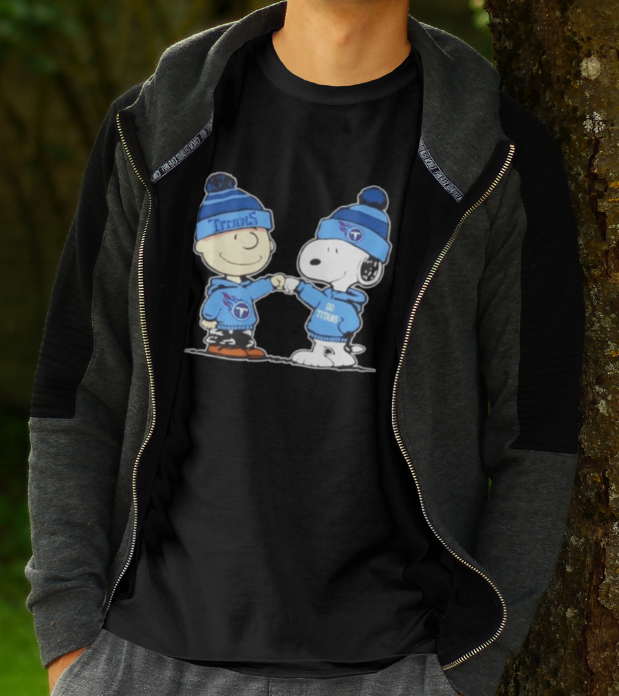 Peanuts Charlie Brown Snoopy Fist Bump Tennessee Titans Football Go Titans T-Shirt