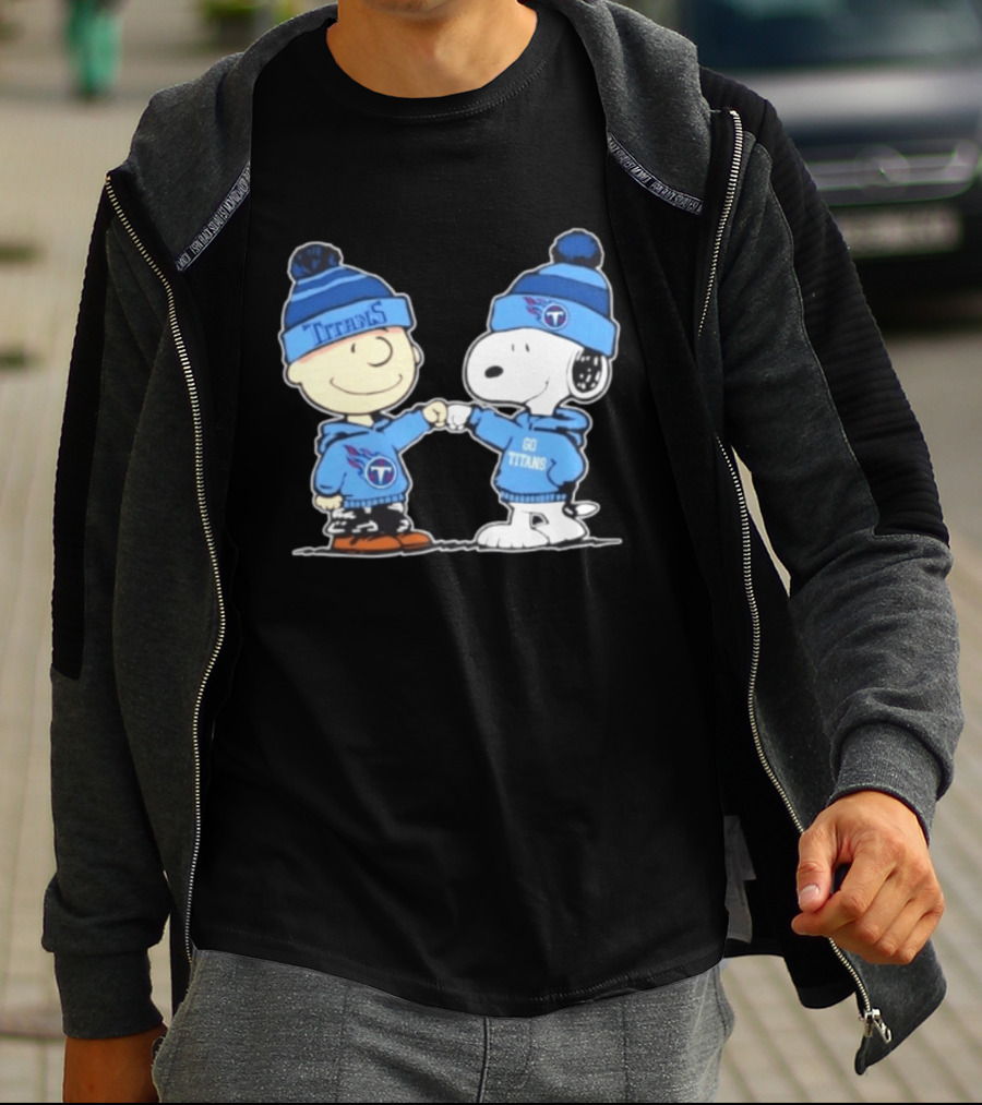 Peanuts Charlie Brown Snoopy Fist Bump Tennessee Titans Football Go Titans T-Shirt