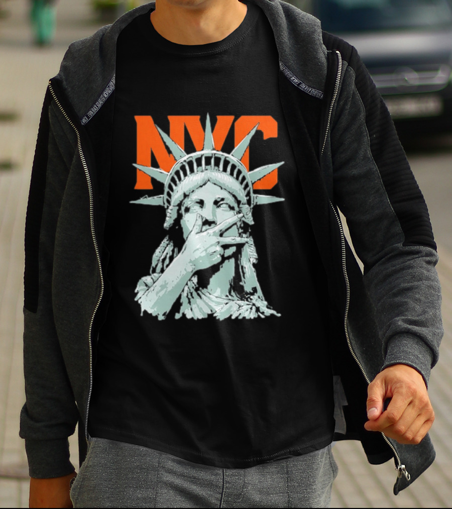 NYC Statue Of Liberty Peace Gesture Iconic Liberty T-Shirt
