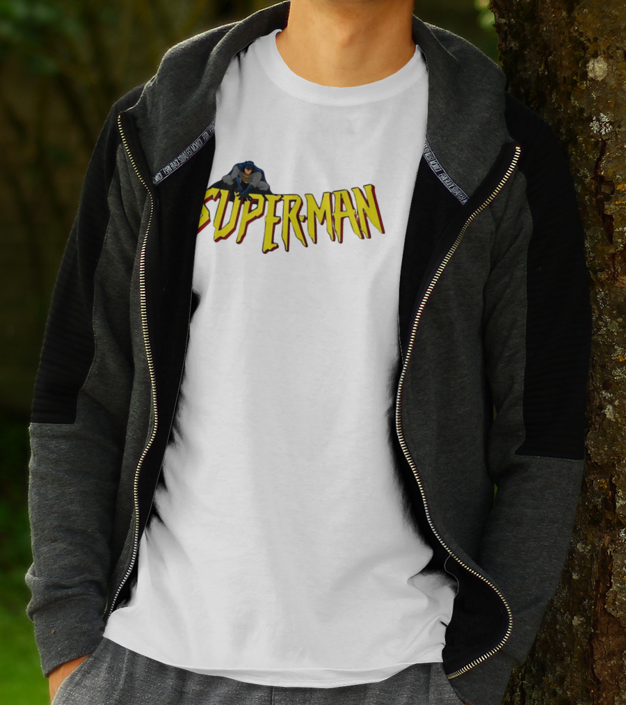 Batman Crouching On Superman Lettering DC Comics T-Shirt