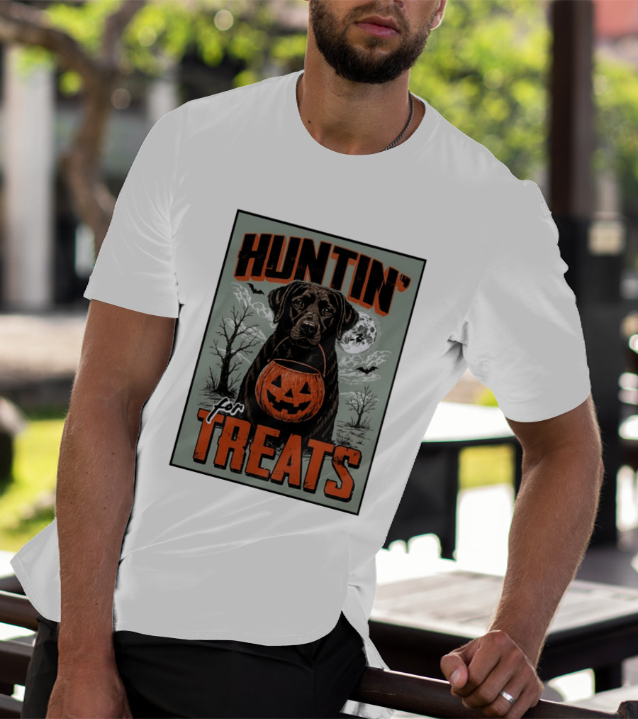 Black Labrador Huntin' For Treats Halloween Dog Moon And Jack O' Lantern T-Shirt