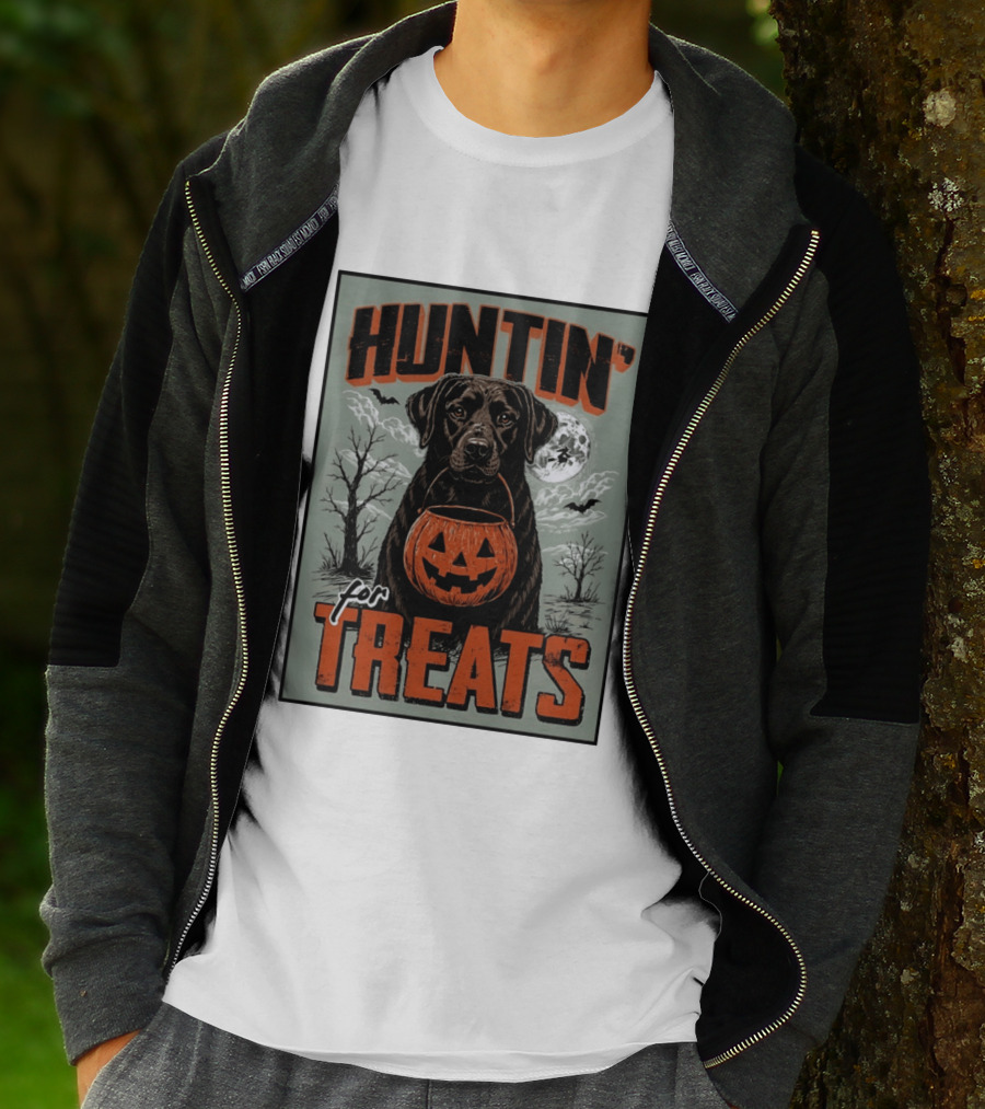 Black Labrador Huntin' For Treats Halloween Dog Moon And Jack O' Lantern T-Shirt
