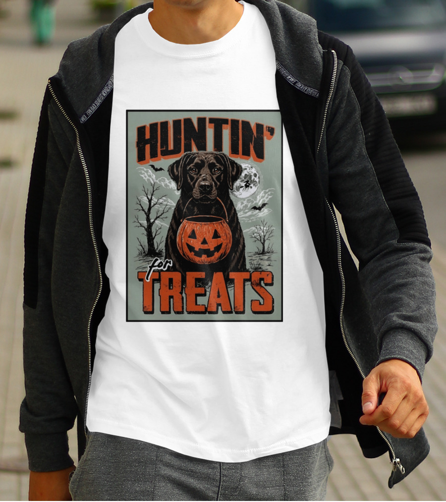 Black Labrador Huntin' For Treats Halloween Dog Moon And Jack O' Lantern T-Shirt