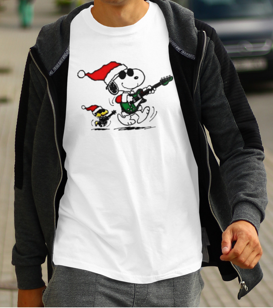Snoopy Christmas Rocking Guitar Santa Hat Woodstock Peanuts T-Shirt