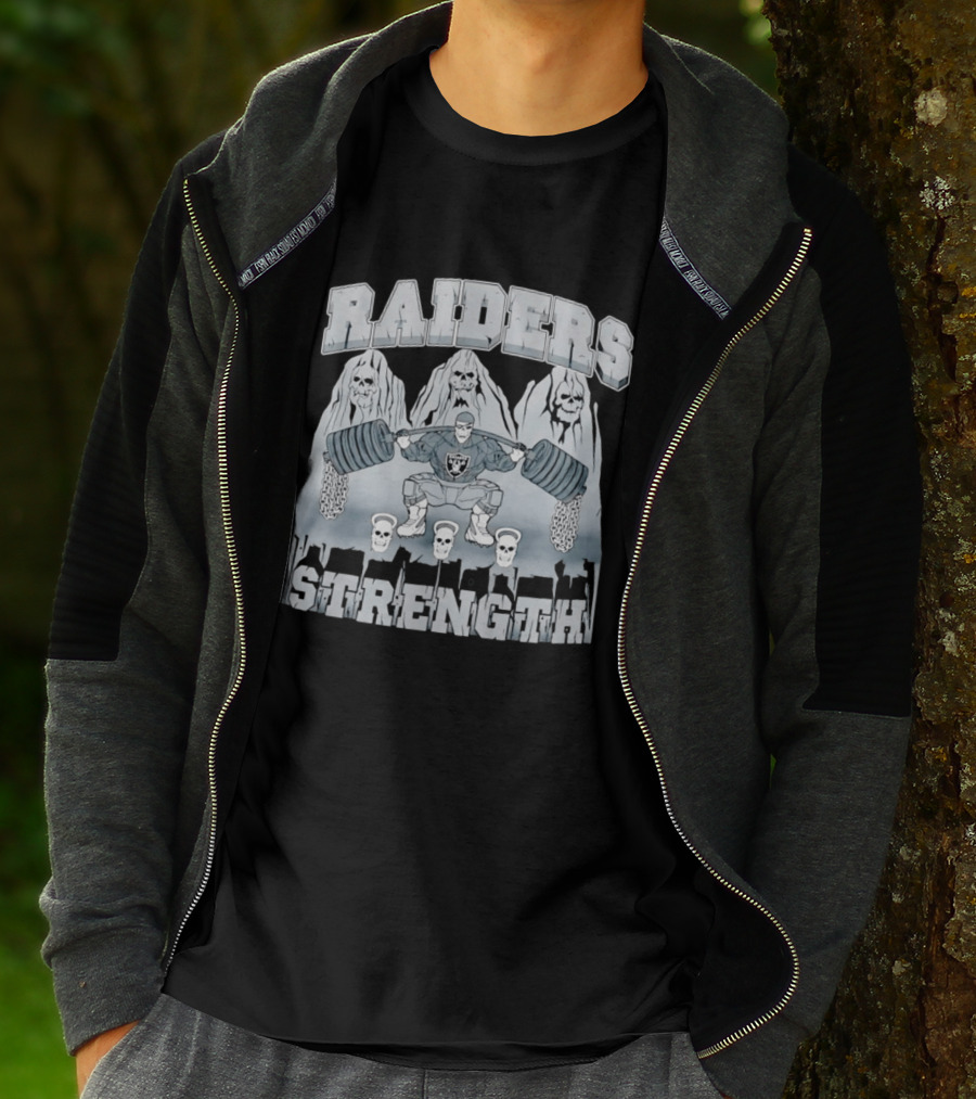 Raiders Strength Skull Weightlifter Grunge Style Powerlifting Motif T-Shirt