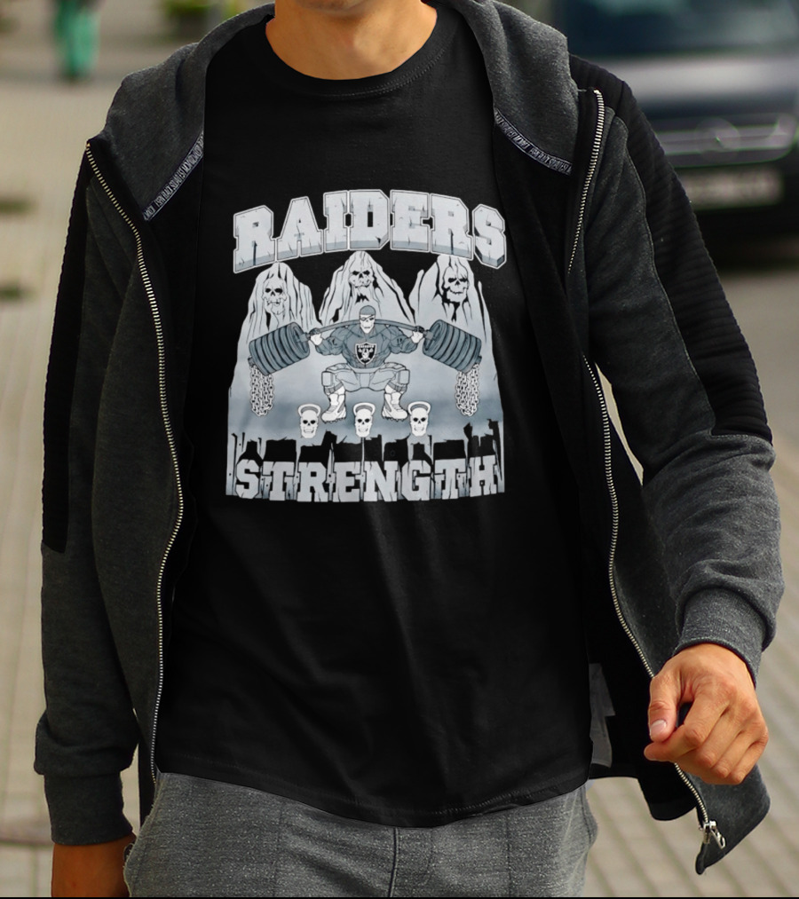 Raiders Strength Skull Weightlifter Grunge Style Powerlifting Motif T-Shirt