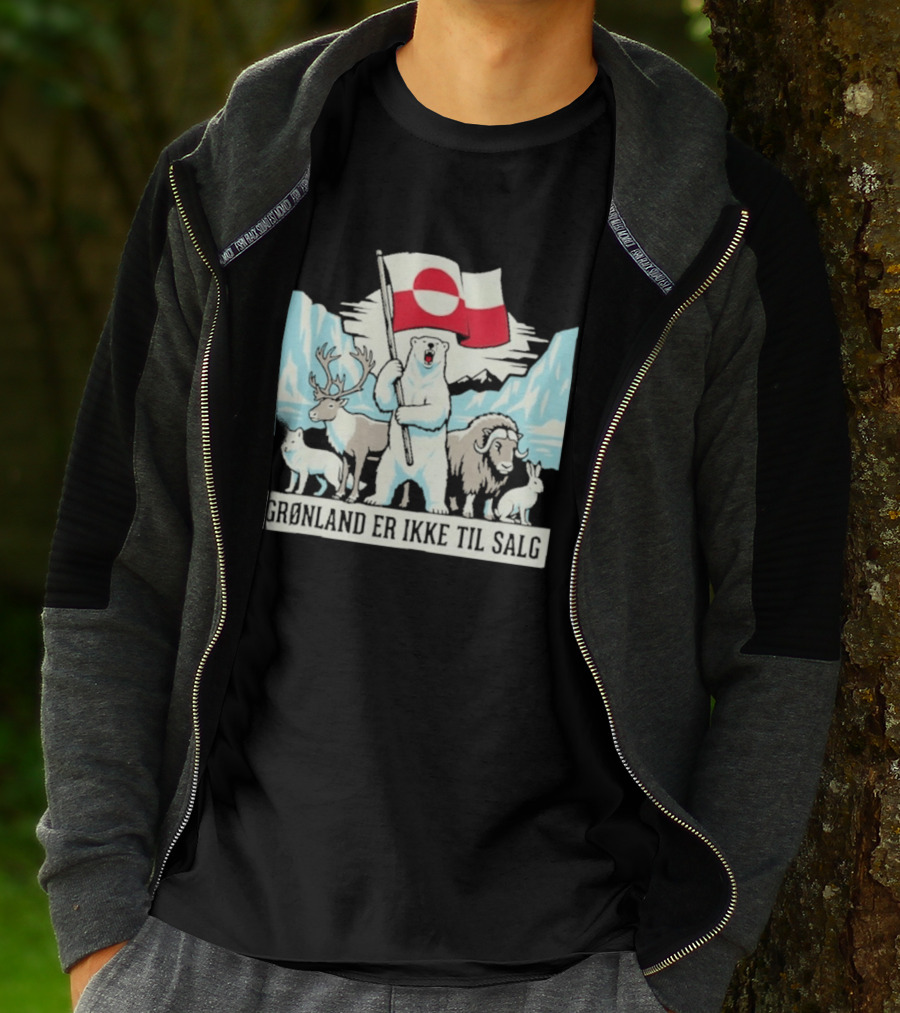 Grønland Er Ikke Til Salg Polar Bear Flag Reindeer Musk Ox Arctic Wildlife T-Shirt