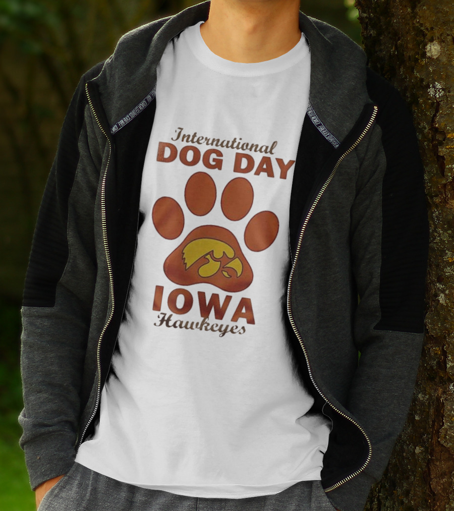 International Dog Day Iowa Hawkeyes Paw Print T-Shirt