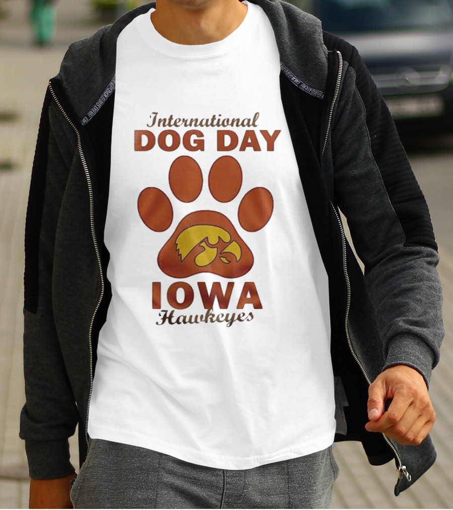 International Dog Day Iowa Hawkeyes Paw Print T-Shirt