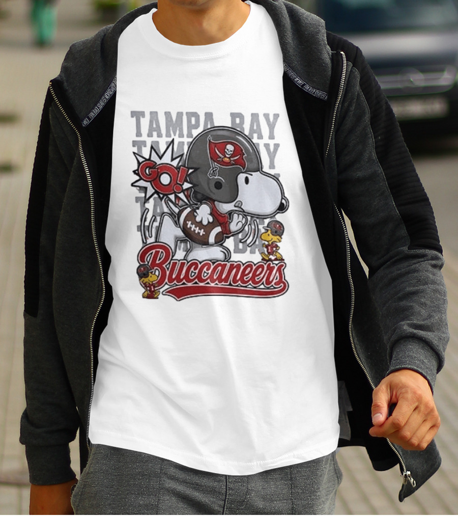 Tampa Bay Buccaneers Go Snoopy Football Peanuts Huddle T-Shirt
