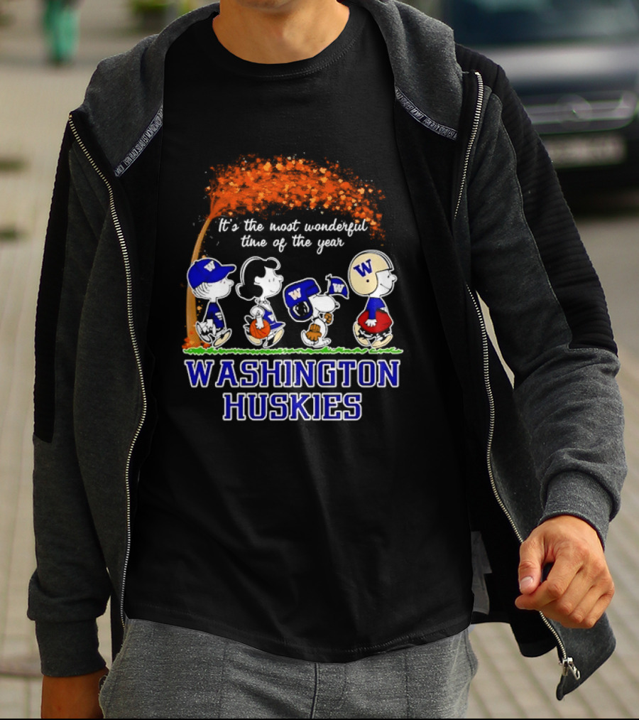 Washington Huskies Peanuts Characters It's The Most Wonderful Time Of The Year T-Shirt
