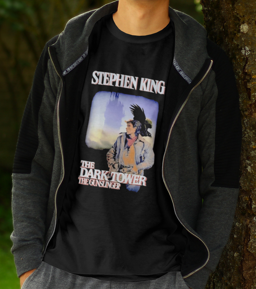 Stephen King The Dark Tower The Gunslinger Artwork With Gunslinger And Raven T-Shirt