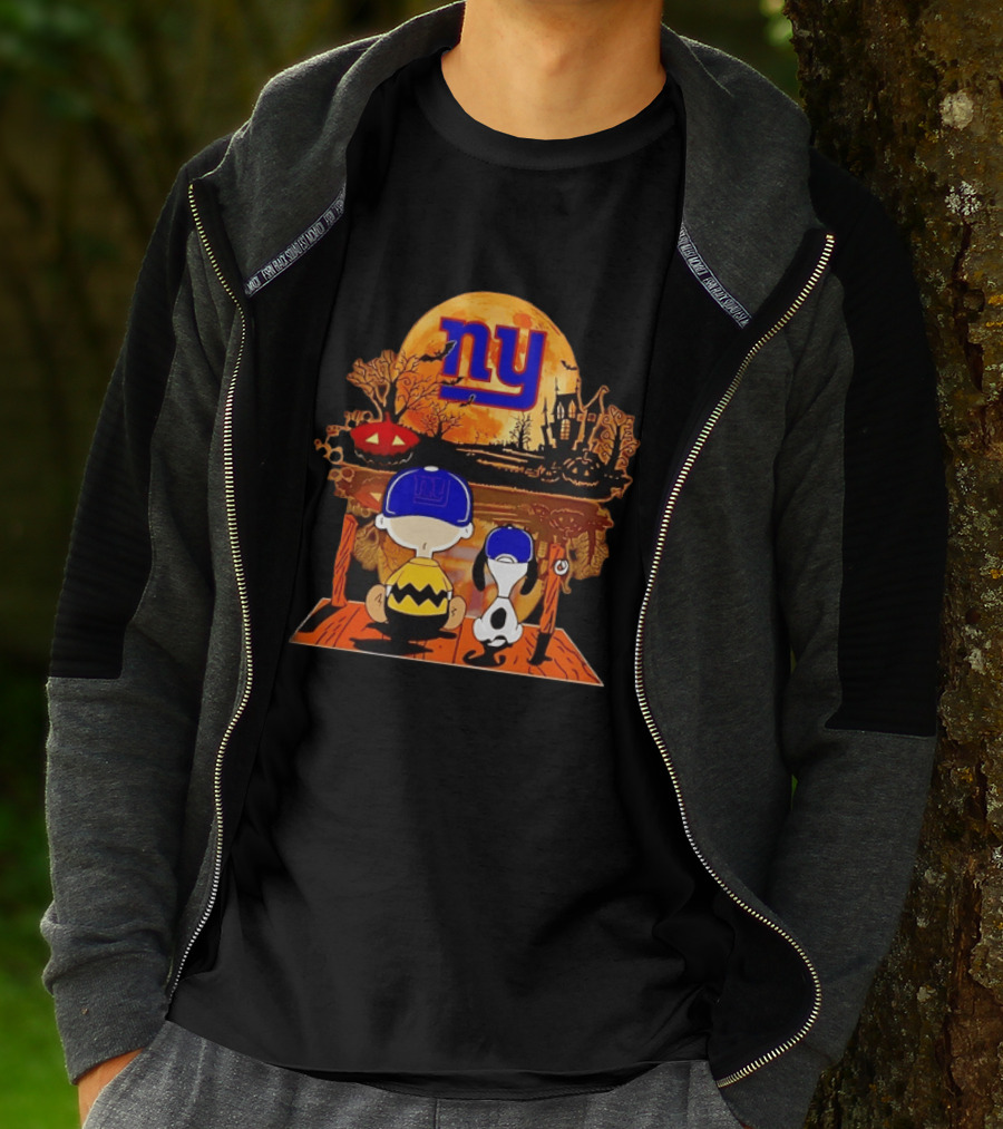New York Giants Charlie Brown Snoopy Halloween Moon T-Shirt