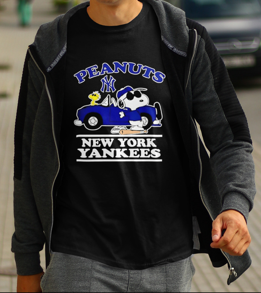 Peanuts Snoopy Woodstock New York Yankees Car Baseball Bat T-Shirt