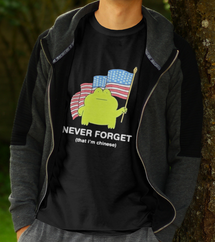 Frog Holding American Flags Never Forget That I'm Chinese T-Shirt