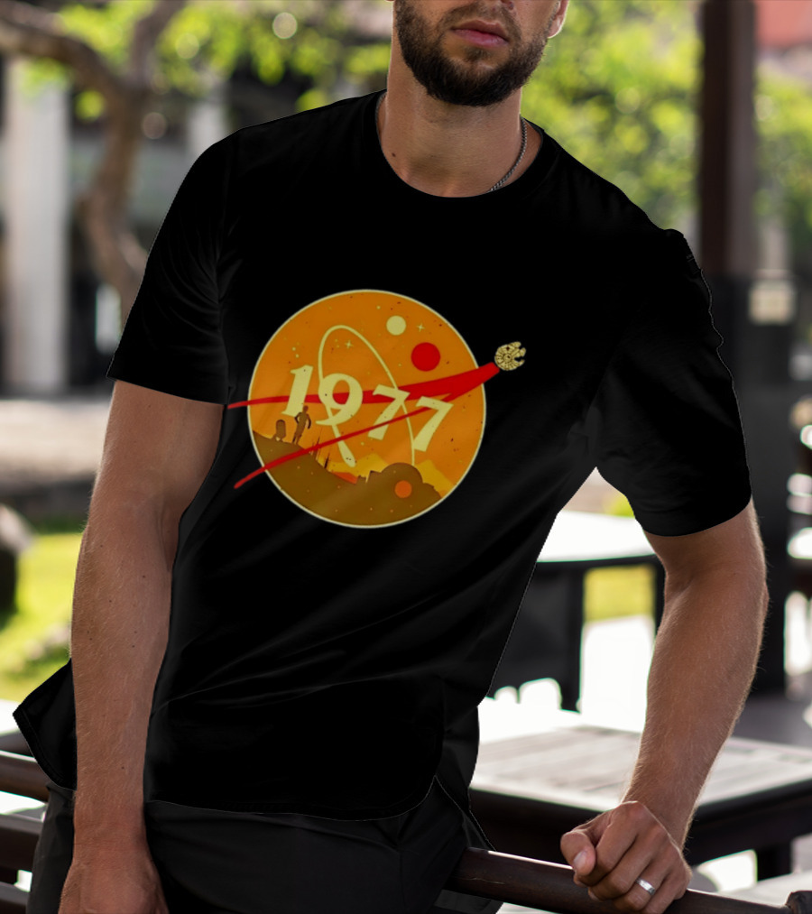 Star Wars 1977 Millennium Falcon Space Desert Silhouette Planetary Orbit T-Shirt