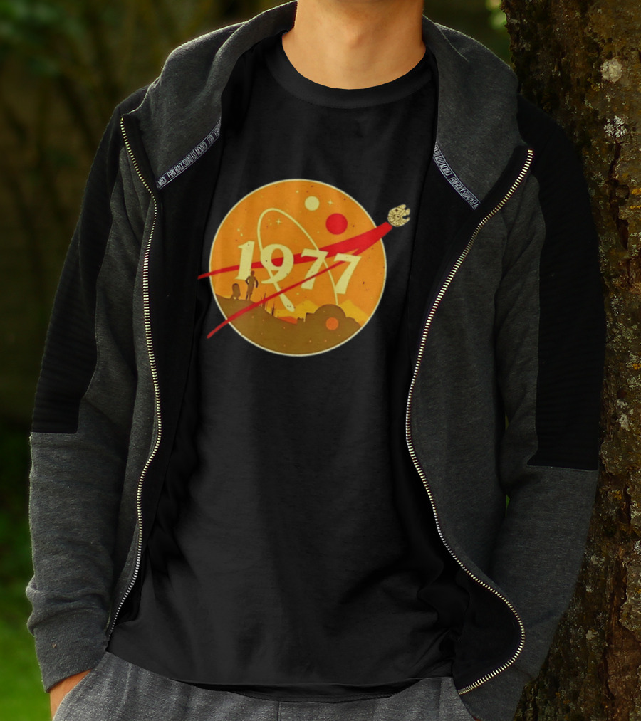 Star Wars 1977 Millennium Falcon Space Desert Silhouette Planetary Orbit T-Shirt