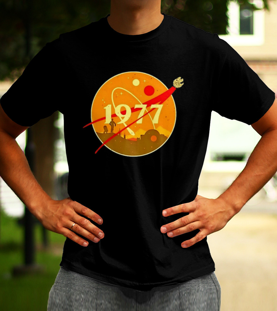 Star Wars 1977 Millennium Falcon Space Desert Silhouette Planetary Orbit T-Shirt