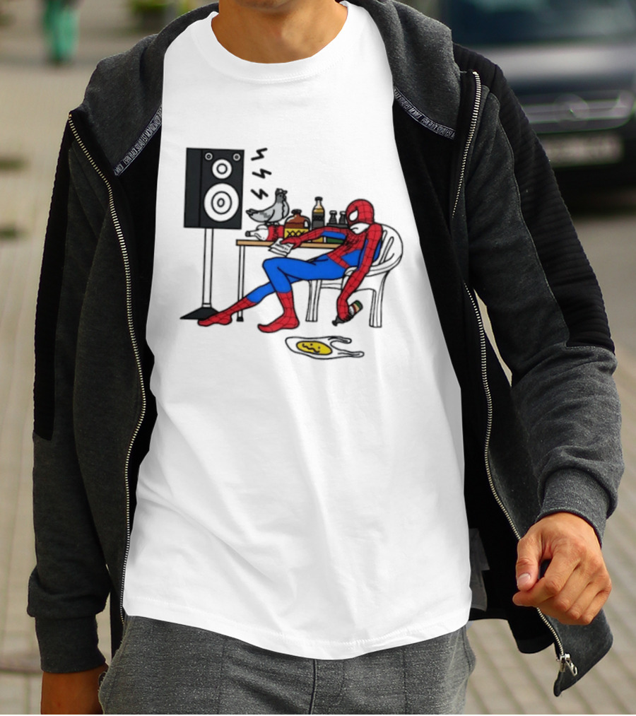 Spider Man Te Quiero Romo Drinking Marvel Speaker Table Scene T-Shirt