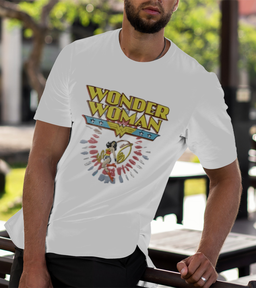 Wonder Woman Comic Superhero Swirling Golden Lasso T-Shirt
