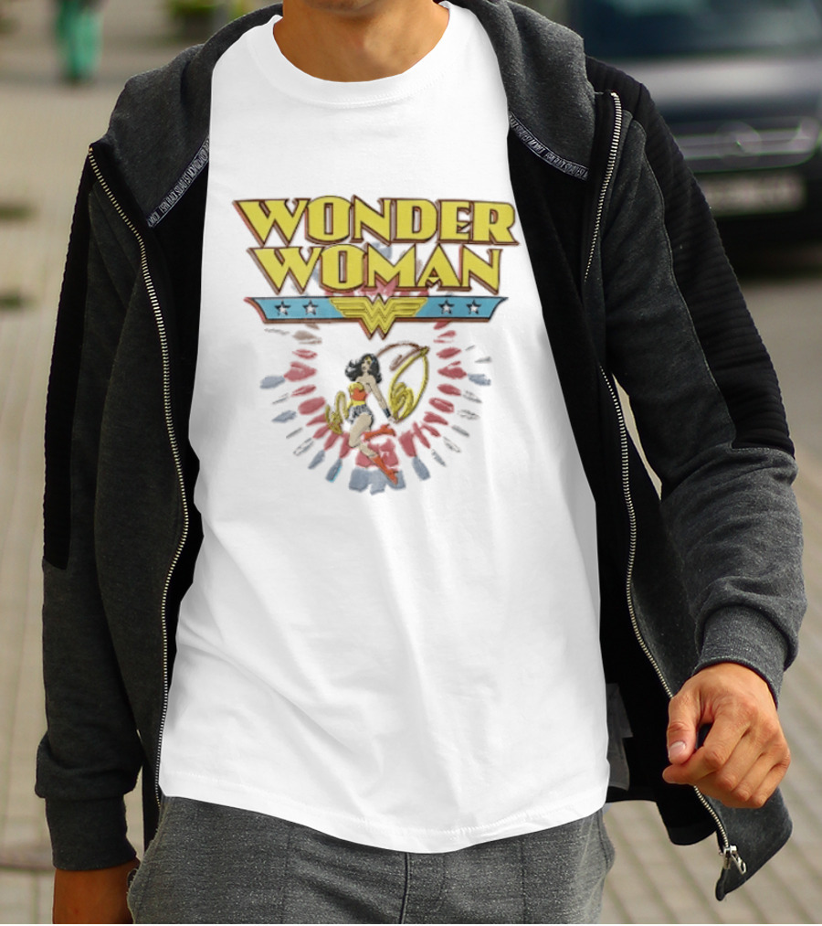 Wonder Woman Comic Superhero Swirling Golden Lasso T-Shirt